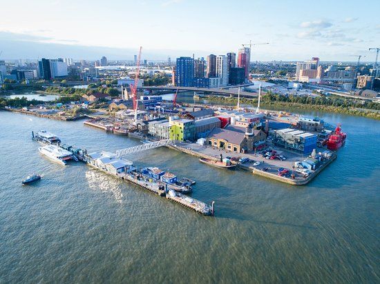 Trinity Buoy Wharf Sanat ve Etkinlik Merkezi